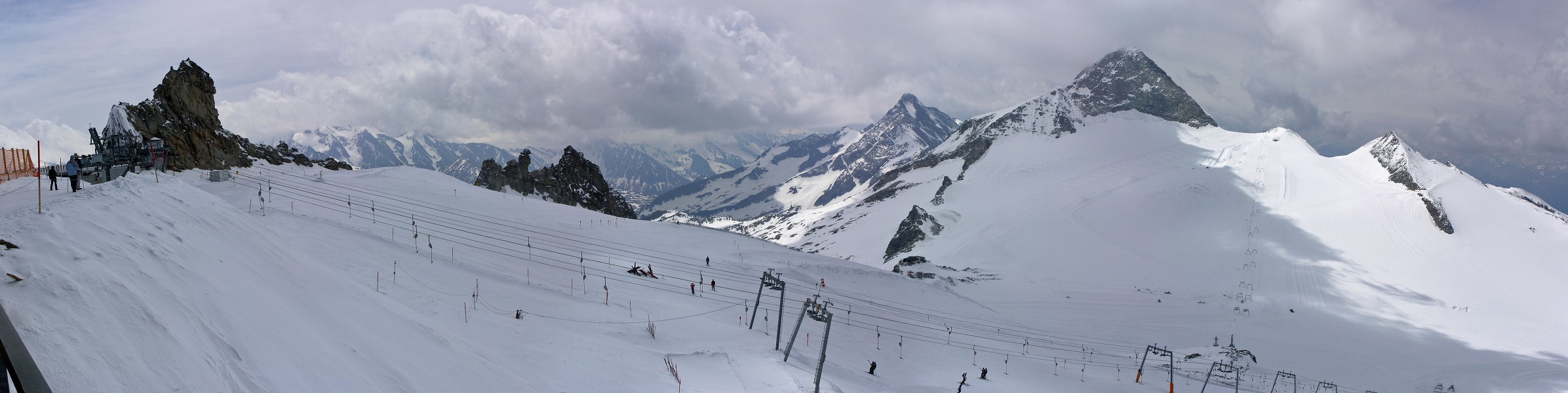 Hintertux top of chairlift view